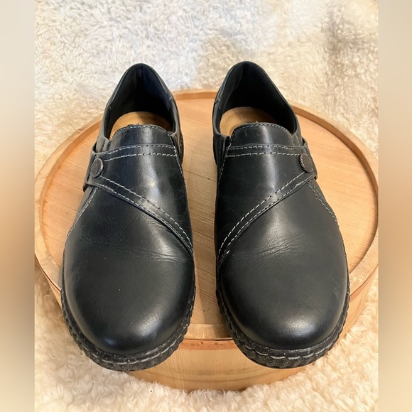 EUC Clarks Women's Caroline Pearl Slip-On Flats Loafer Black Leather Size 8.5M - Picture 2 of 8